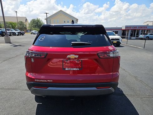 Used 2026 Chevrolet Equinox LT w/ Convenience Package II AWD/4WD image 4