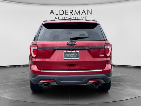 Used 2018 Ford Explorer XLT w/ Equipment Group 202A AWD/4WD image 4