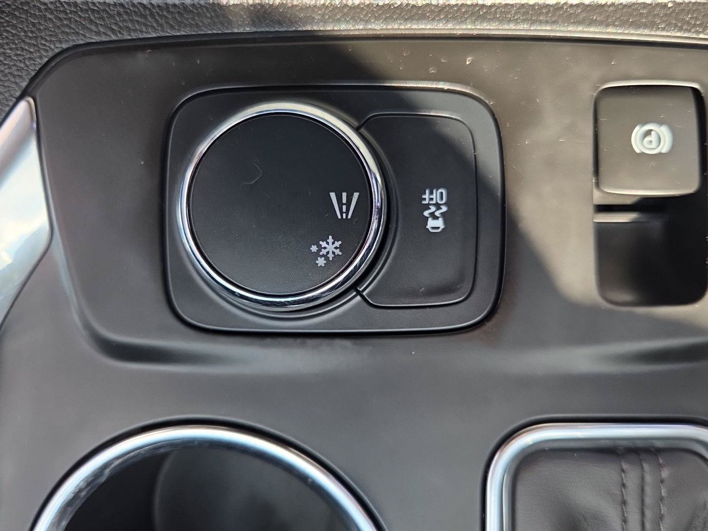 Used 2020 Chevrolet Traverse LT FWD image 11