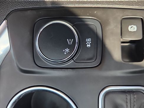 Used 2020 Chevrolet Traverse LT FWD image 11