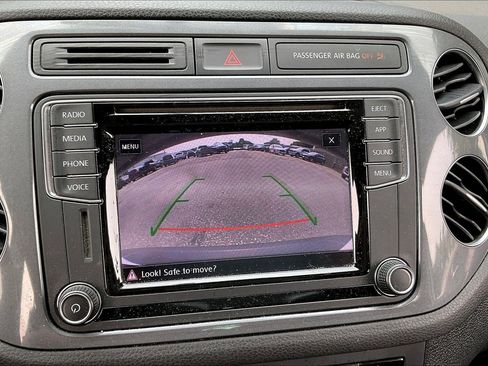 Used 2018 Volkswagen Tiguan Limited AWD/4WD image 19