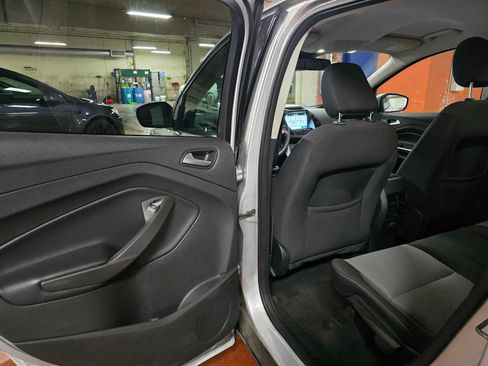 Used 2019 Ford Escape SE image 15