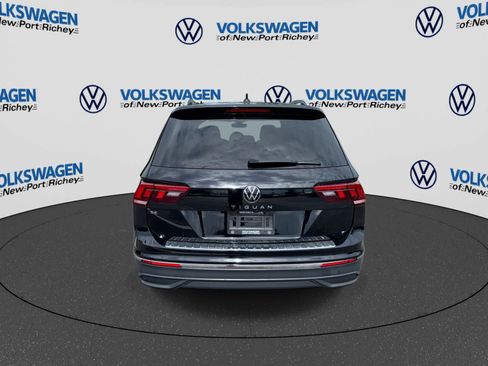 Used 2024 Volkswagen Tiguan SE w/ Panoramic Sunroof Package FWD image 13