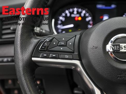 Used 2020 Nissan Rogue SL w/ Premium Package image 14