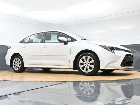 Used 2024 Toyota Corolla LE FWD image 44