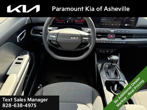 New 2025 Kia K4 LXS image 21