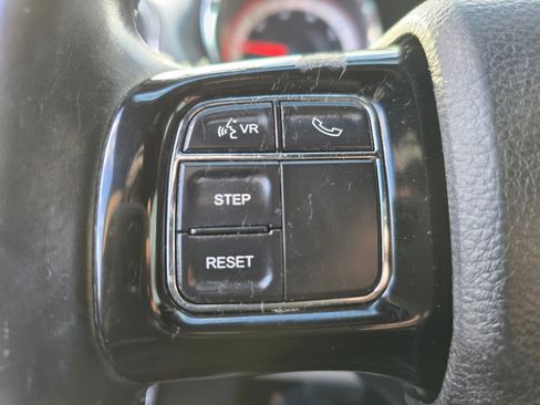 Used 2019 Dodge Grand Caravan SXT image 18