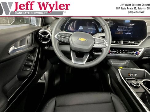 New 2026 Chevrolet Equinox LT w/ Convenience Package II FWD image 9