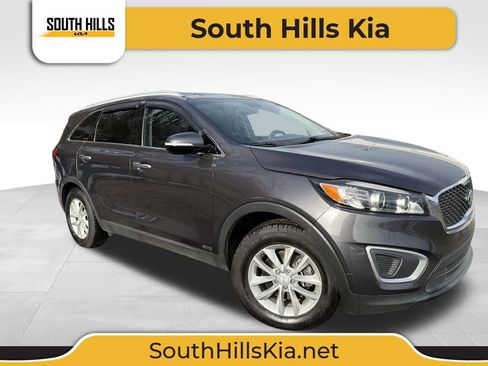 Used 2017 Kia Sorento LX w/ LX Convenience Package image 1