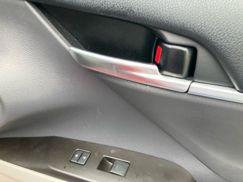 Used 2021 Toyota Camry SE FWD image 32