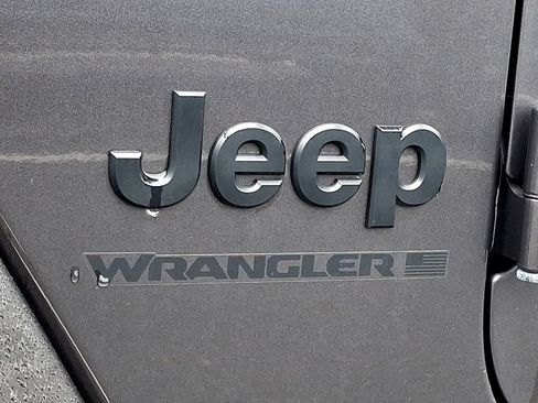 Used 2025 Jeep Wrangler Unlimited Sahara w/ Safety Group AWD/4WD image 11