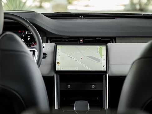 Used 2024 Land Rover Discovery Sport Dynamic SE image 17