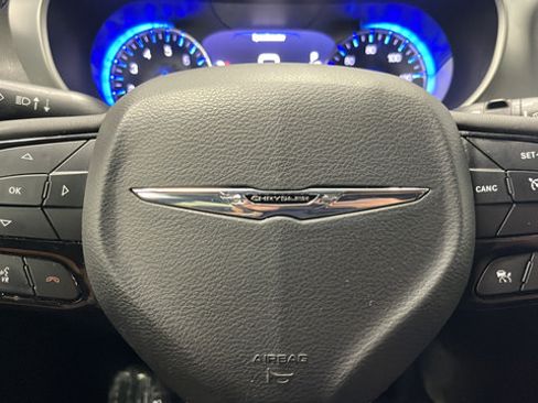 Used 2022 Chrysler Pacifica Touring-L w/ S Appearance Package AWD/4WD image 16
