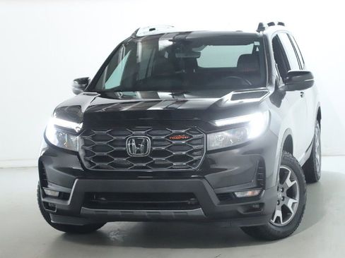 Used 2023 Honda Passport TrailSport image 3
