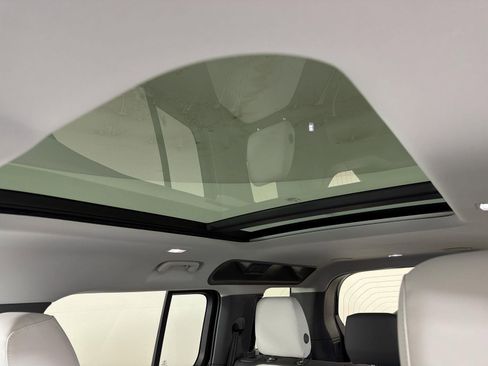 New 2026 Land Rover Defender 110 X-Dynamic SE image 8