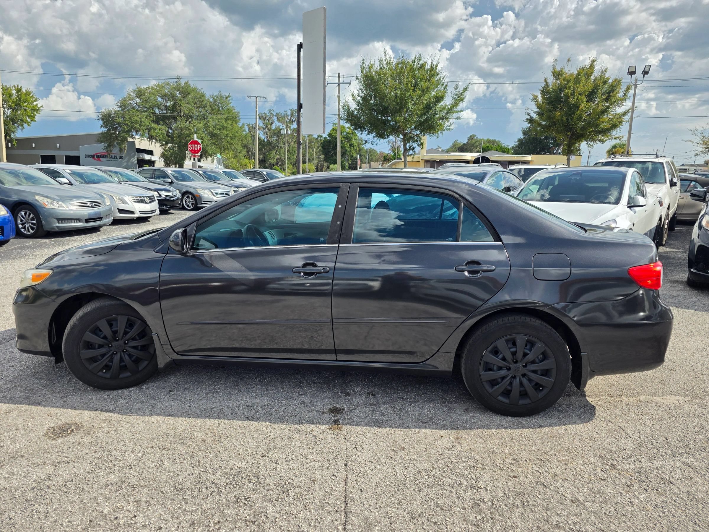 Used 2013 Toyota Corolla LE FWD image 4