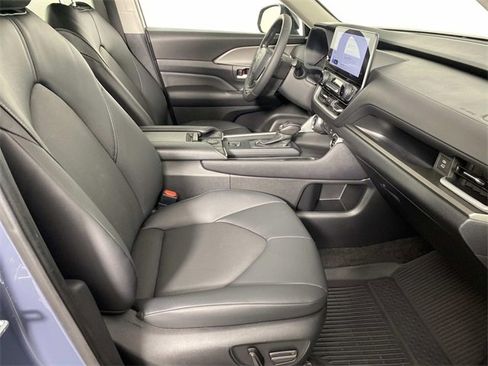Used 2024 Toyota Grand Highlander XLE image 9
