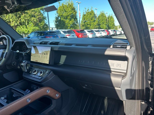 Used 2023 Land Rover Defender 130 X AWD/4WD image 39