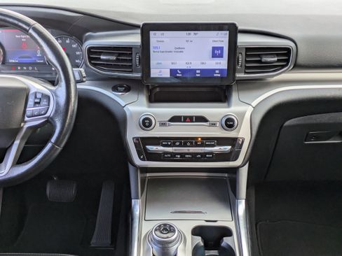 Used 2022 Ford Explorer XLT w/ Equipment Group 202A image 18