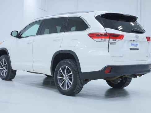 Used 2017 Toyota Highlander XLE image 4
