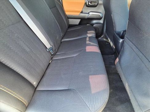 Used 2018 Toyota Tacoma SR5 RWD image 18