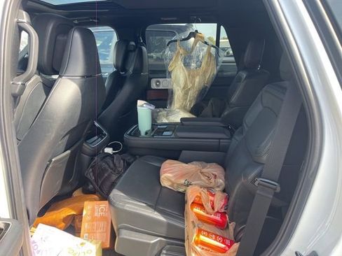 Used 2024 Lincoln Navigator Reserve image 12