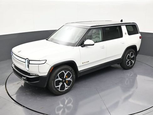 Used 2024 Rivian R1S Adventure AWD/4WD image 13