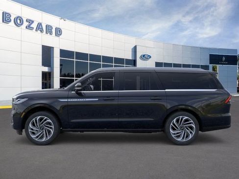 New 2025 Lincoln Navigator L Reserve image 3