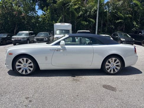 Used 2017 Rolls-Royce Dawn RWD image 4