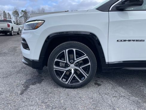 Used 2024 Jeep Compass Limited w/ Elite Group AWD/4WD image 4
