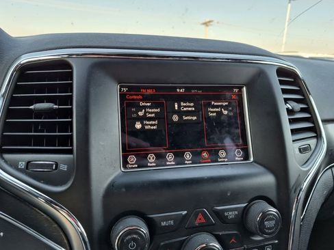 Used 2018 Jeep Grand Cherokee Limited image 10