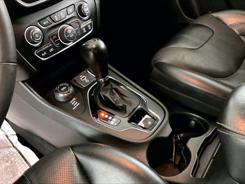 Used 2023 Jeep Cherokee Altitude Lux image 17