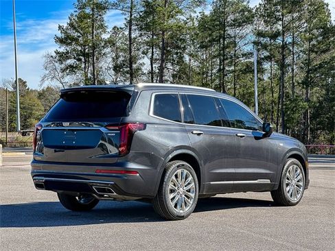 Used 2023 Cadillac XT6 Premium Luxury w/ Technology Package image 8