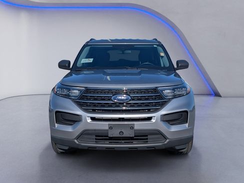 Used 2023 Ford Explorer XLT image 3