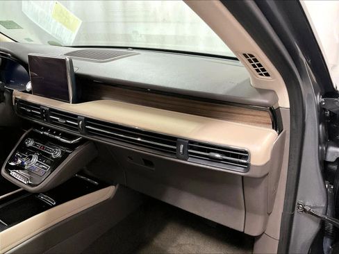 Used 2022 Lincoln Corsair Reserve w/ Equipment Group 201A image 13