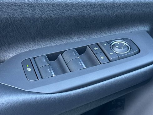 New 2026 Toyota Prius Plug-In Hybrid FWD image 12