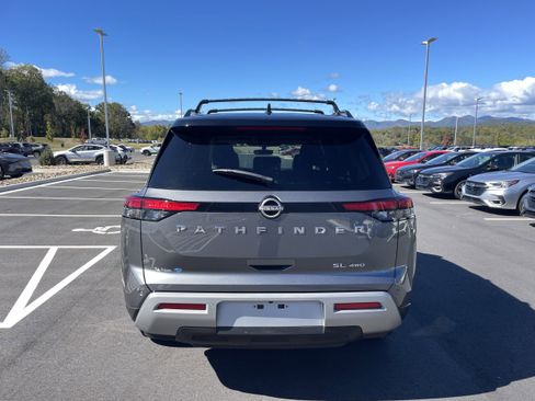Used 2023 Nissan Pathfinder SL image 19