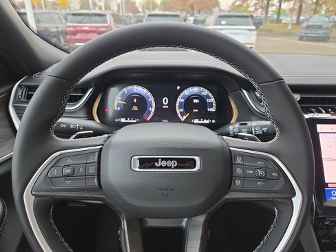 New 2025 Jeep Grand Cherokee L Limited AWD/4WD image 9