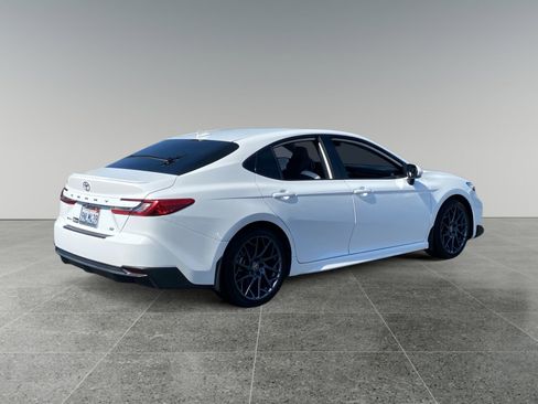 Used 2025 Toyota Camry SE image 5