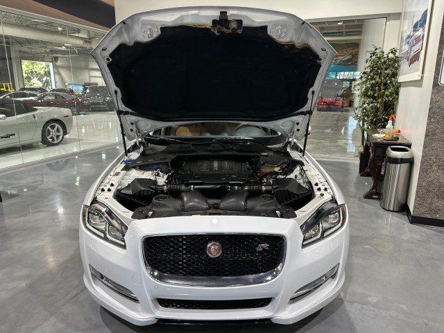 Used 2016 Jaguar XJ R-Sport RWD image 25
