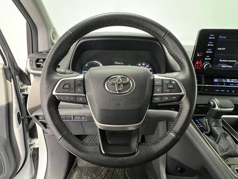 Used 2022 Toyota Sienna XLE w/ XLE Plus Package FWD image 15