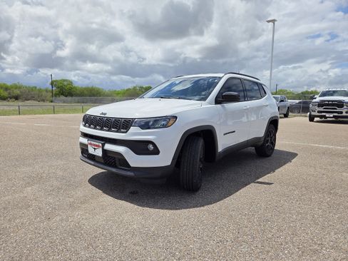 New 2026 Jeep Compass Latitude image 3