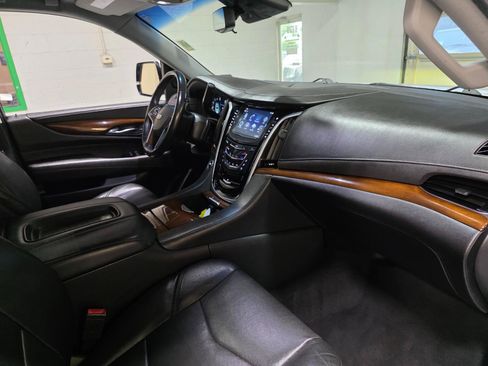 Used 2020 Cadillac Escalade ESV Luxury AWD/4WD image 31