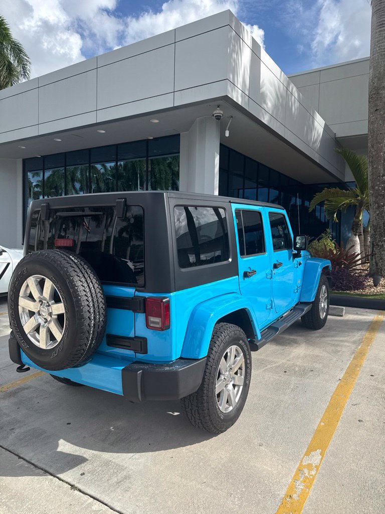 Used 2017 Jeep Wrangler Unlimited Sahara w/ Connectivity Group AWD/4WD image 3