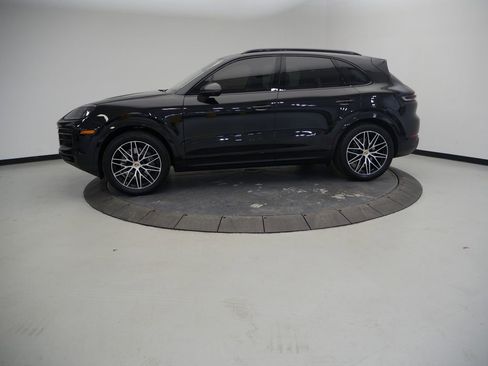 Certified 2024 Porsche Cayenne image 2