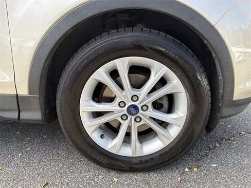 Used 2017 Ford Escape SE w/ Equipment Group 201A image 12