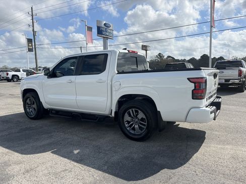 Used 2025 Nissan Frontier SV w/ SV Convenience Package image 6