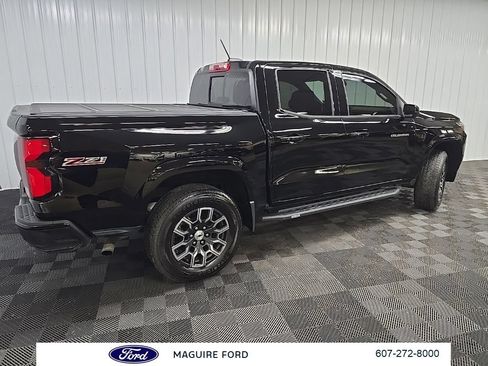 Used 2023 Chevrolet Colorado Z71 w/ Z71 Convenience Package 2 AWD/4WD image 3