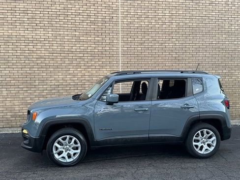 Used 2017 Jeep Renegade Latitude w/ Cold Weather Group image 25
