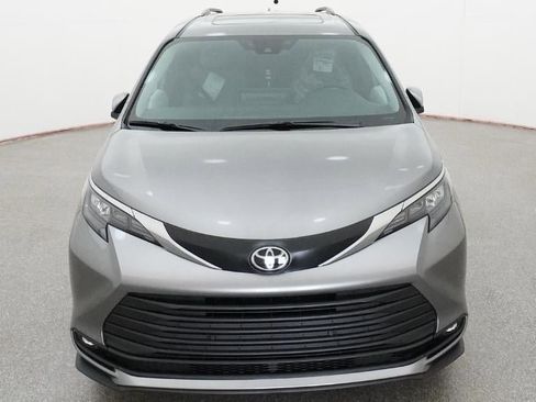 New 2026 Toyota Sienna XLE image 48